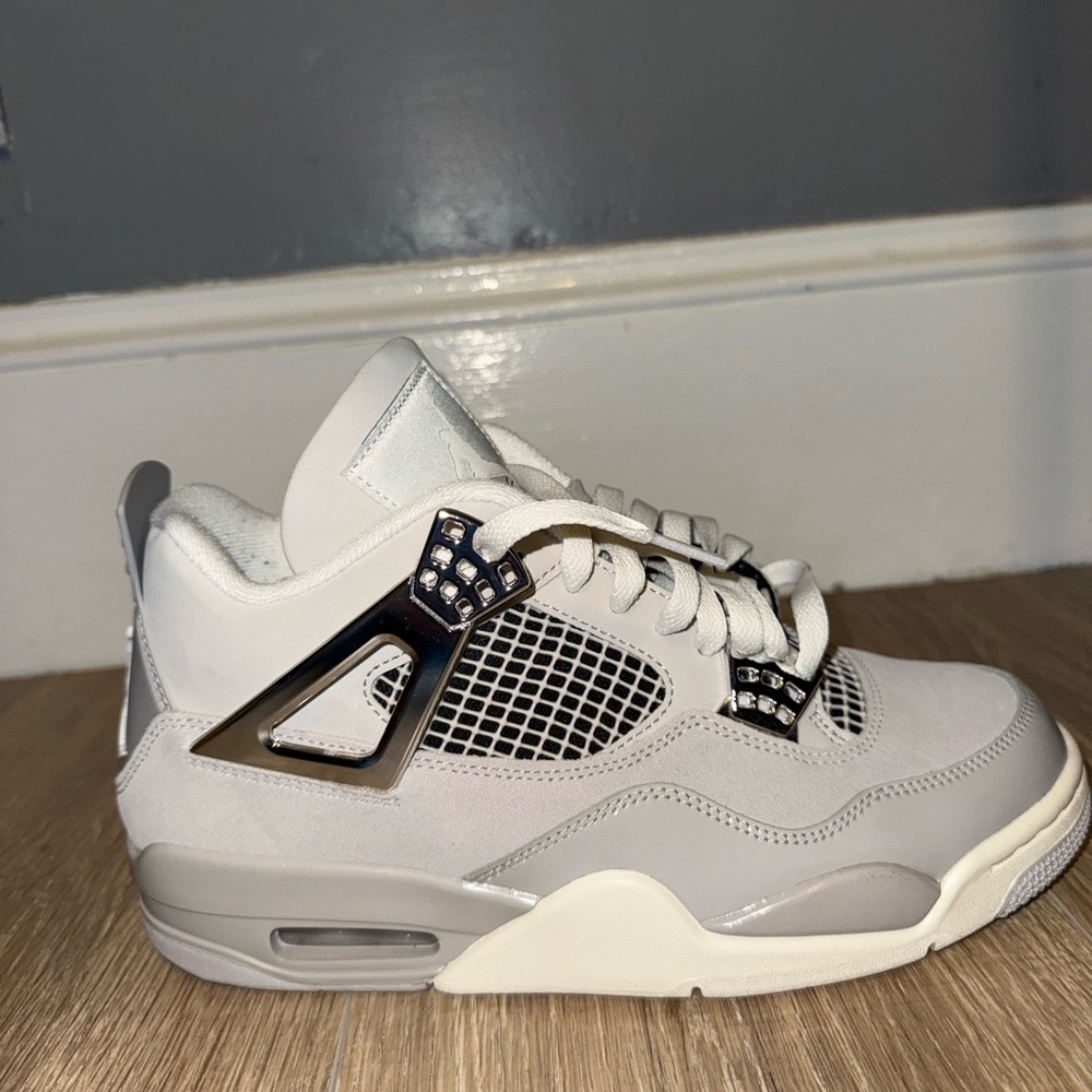 Jordan 4’s Frozen moment - Picture 2 of 9